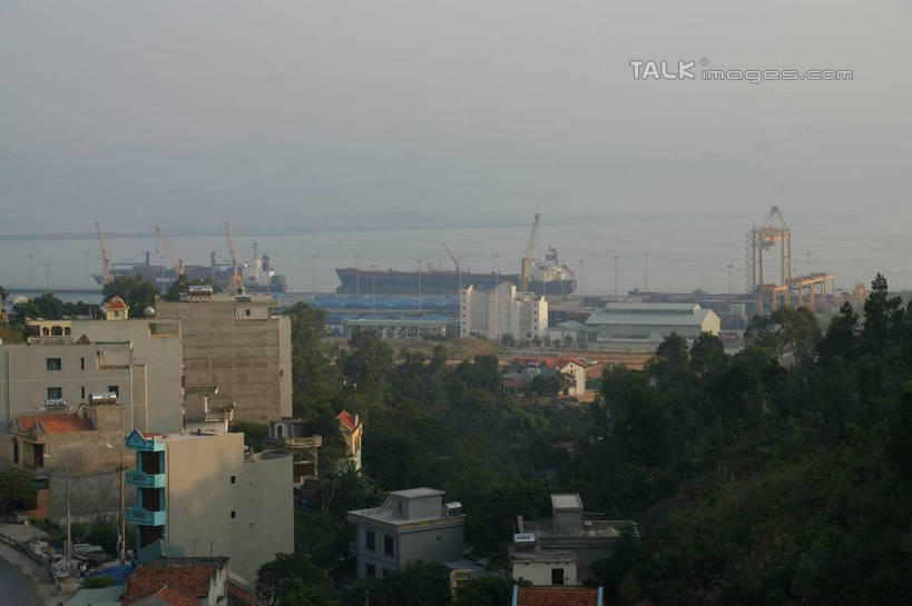 无人,家,横图,俯视,航拍,室外,白天,度假,美景,山,山脉,树林,植物,城市风光,城市,越南,亚洲,房屋,屋子,景观,山峰,山峦,首都,娱乐,楼房,住宅,树,树木,蓝色,绿色,蓝天,天空,自然,群山,天,享受,休闲,景色,放松,东南亚,生长,晴朗,成长,鸟瞰,河内,万里无云,越南社会主义共和国,百花春城,晴空,晴空万里,彩图,高角度拍摄,房子,shzyn1