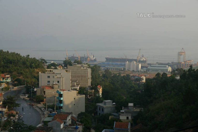 无人,家,横图,俯视,航拍,室外,白天,度假,美景,山,山脉,树林,植物,城市风光,城市,越南,亚洲,房屋,屋子,景观,山峰,山峦,首都,娱乐,楼房,住宅,树,树木,蓝色,绿色,蓝天,天空,自然,群山,天,享受,休闲,景色,放松,东南亚,生长,晴朗,成长,鸟瞰,河内,万里无云,越南社会主义共和国,百花春城,晴空,晴空万里,彩图,高角度拍摄,房子,shzyn1