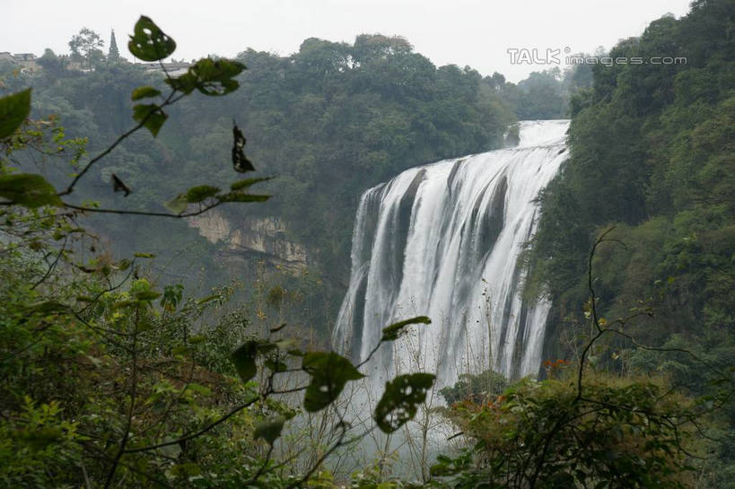 无人,横图,俯视,室外,白天,旅游,度假,石头,美景,瀑布,森林,山,山脉,树林,水,植物,黄果树瀑布,中国,亚洲,飞溅,溅,石子,液体,景观,山峰,水滴,山峦,娱乐,水珠,树,树木,绿色,天空,自然,群山,天,享受,休闲,景色,放松,生长,成长,喷洒,自然风光,东亚,贵州,贵州省,安顺,中华人民共和国,安顺市,黔,西南地区,黄果树大瀑布,跌水,石块,岩石,彩图,高角度拍摄,镇宁布依族苗族自治县,镇宁县,shzyn1