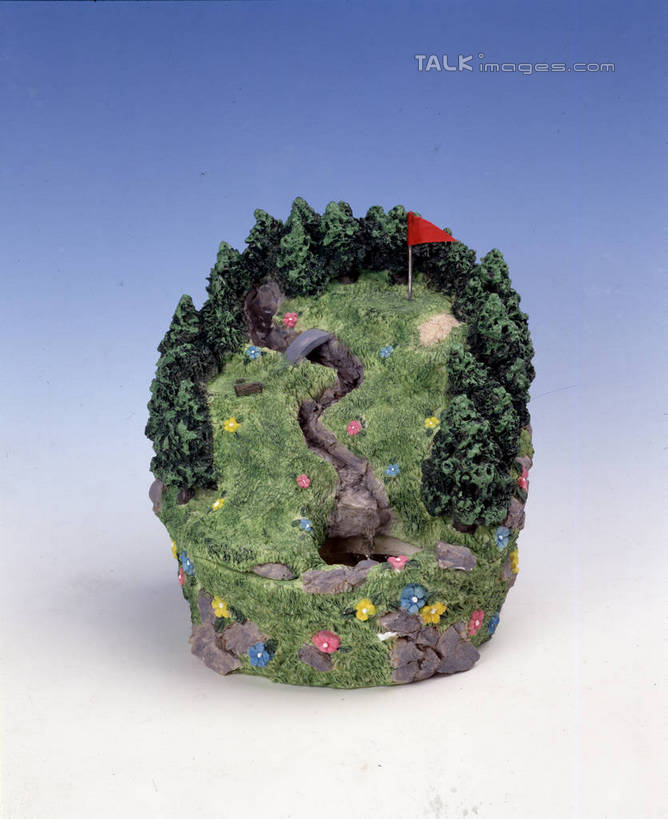 无人,竖图,室内,特写,白天,正面,草地,草坪,石头,山,树林,植物,道路,路,旗帜,阴影,蓝色背景,艺术,盛开,反射,石子,影子,手工艺品,山峰,小路,交通,山峦,花蕾,文化,旗子,草,花,花瓣,花朵,鲜花,树,树木,绿色,自然,工艺品,花苞,花蕊,假山,摄影,影棚,生长,成长,高雅,自信心,品位,旌旗,旗号,石块,岩石,彩图,影棚拍摄,拍摄,小山,szzm1