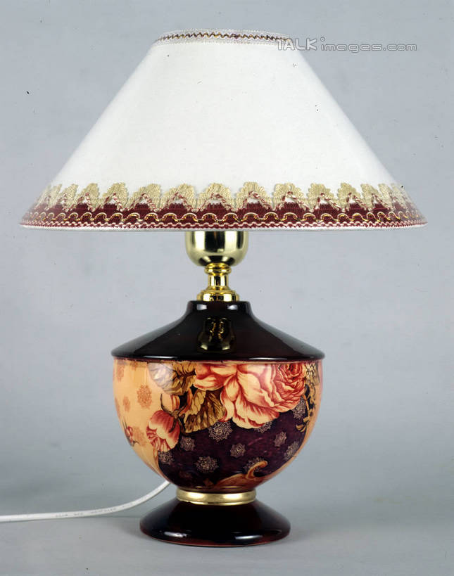 无人,竖图,室内,特写,白天,白色背景,正面,台灯,静物,照明,阴影,反射,影子,灯光,灯,一个,灯具,摄影,影棚,单个,照亮,照明设备,彩图,影棚拍摄,拍摄,szzm1