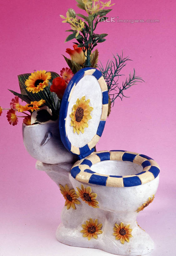 无人,竖图,室内,特写,白天,正面,生活用品,静物,工艺美术品,阴影,粉色背景,艺术,盛开,反射,影子,马桶,艺术品,花蕾,花,花瓣,花朵,鲜花,工艺品,花苞,花蕊,摄影,座便器,影棚,工艺,美术,卫浴,子孙桶,彩图,影棚拍摄,拍摄,szzm1