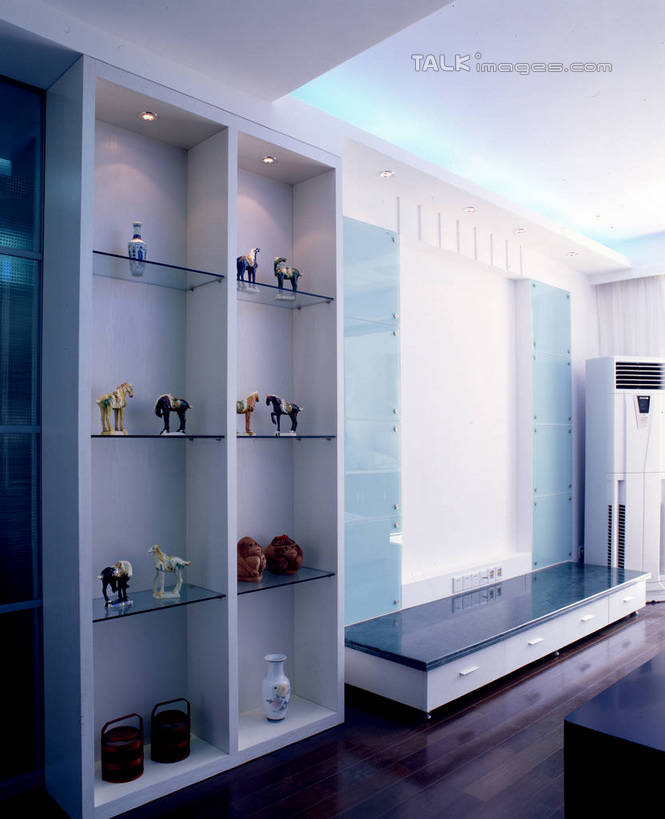 无人,家,客厅,竖图,室内,白天,正面,别墅,柜子,家具,天花板,装修,建筑,工艺美术品,欧式,阴影,艺术,装饰,反射,影子,房屋,墙,屋子,公寓,艺术品,豪华,置物架,建设,现代,装潢,洋房,楼房,架子,墙壁,墙面,住宅,工艺品,电视柜,室内装潢,工艺,样板房,明亮,美术,起居室,舒适,家居装潢,储存,陈列架,房屋设计,地中海风格,古典风格,简约风格,室内设计,宽敞,样板房装潢,搁架,客堂,储备,蕴藏,贮备,设计,彩图,房子,视听柜,贮存,szzm1