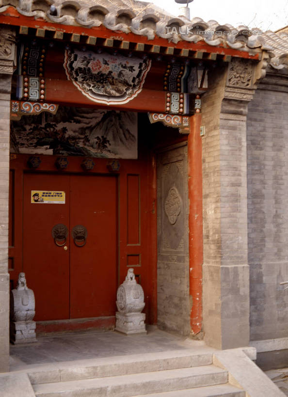 无人,故宫,竖图,室外,白天,正面,旅游,度假,名胜古迹,楼梯,门,标志建筑,地标,建筑,北京,中国,亚洲,阴影,遗迹,光线,瓦片,影子,阶梯,屋顶,院子,首都,顶棚,瓦,古迹,文物,娱乐,建设,古建筑,台阶,阳光,门框,紫禁城,享受,休闲,旅游胜地,放松,建造,四合院,古文明,东亚,屋瓦,中华人民共和国,东城区,北京市,京,北平,华北地区,彩图,故宫博物院,北京紫禁城,北京故宫,szzm1