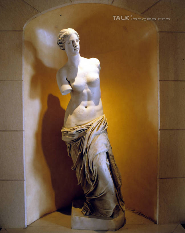 西方人,一个人,无人,家,站,竖图,室内,白天,正面,民族服装,爱情,别墅,家具,装修,建筑,雕塑,欧洲,欧式,欧洲人,仅一个年轻女性,仅一个女性,仅一个人,阴影,神话,艺术,装饰,反射,光线,雕刻,雕像,影子,房屋,屋子,公寓,灯光,豪华,美丽,注视,文化,建设,现代,装潢,洋房,楼房,裸露,住宅,工艺品,室内装潢,观察,看,站着,观看,纪念,样板房,明亮,美术,察看,舒适,家居装潢,女神,关注,主题,裸,传说,房屋设计,地中海风格,古典风格,简约风格,陈列,室内设计,希腊神话,宽敞,维纳斯,样板房装潢,功能,美学,阿芙洛狄忒,阿芙洛狄特,阿芙罗狄蒂,年轻女性,女人,女性,白种人,设计,站立,彩图,全身,传统服装,民俗服,房子,szzm1