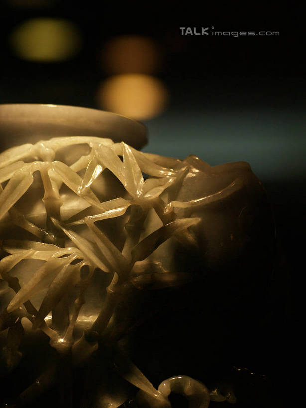 无人,竖图,室内,特写,白天,正面,纯洁,竹子,静物,叶子,玉,雕塑,中国,亚洲,许多,阴影,朦胧,模糊,艺术,装饰,光线,雕刻,雕像,影子,竹叶,灯光,绿叶,江苏,瓶子,工艺品,嫩叶,奢侈品,玉雕,纪念,玉器,美术,贵重,珍贵,高雅,主题,陈列,玉石,东亚,江苏省,扬州,中华人民共和国,华东地区,苏,功能,美学,奉献,扬州市,质朴,正直,担当,宝贵,扬州玉雕,叶,叶片,竹,彩图,奋进,操守,四君子,岁寒三友,性坚,虚怀,虚心,善群,卓尔,yzdzj1