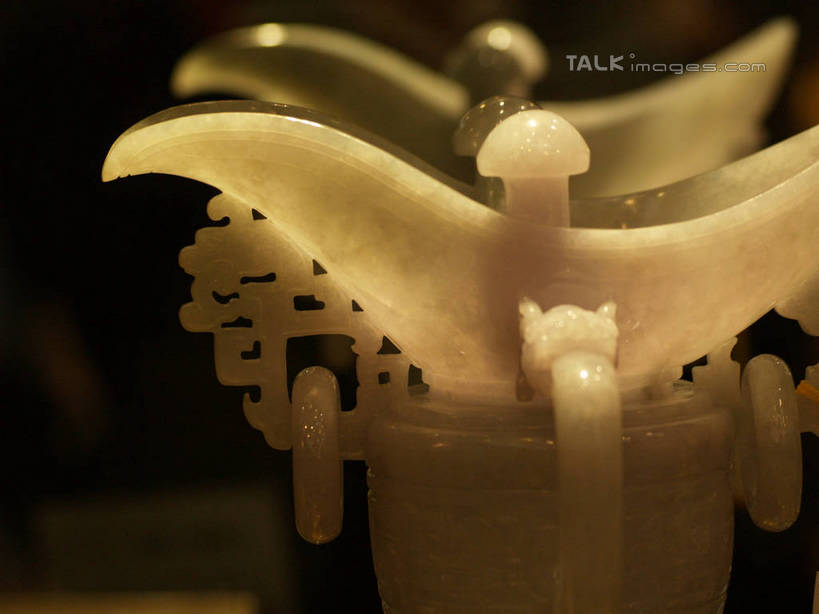 无人,横图,室内,特写,白天,正面,静物,玉,雕塑,中国,亚洲,吊挂,悬挂,阴影,花纹,朦胧,模糊,艺术,装饰,光线,雕刻,雕像,环,图案,影子,灯光,挂,江苏,两个,把手,工艺品,奢侈品,玉雕,纪念,玉器,美术,贵重,珍贵,樽,主题,陈列,玉石,东亚,江苏省,扬州,中华人民共和国,华东地区,苏,功能,美学,扬州市,宝贵,扬州玉雕,彩图,yzdzj1