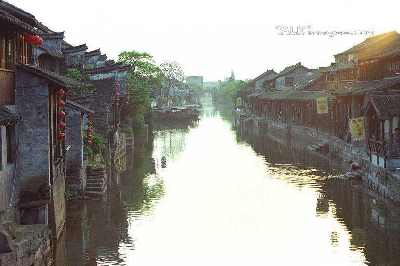 无人,家,横图,室外,白天,正面,旅游,度假,河流,美景,水,植物,中国,亚洲,许多,悬挂,阴影,光线,灯笼,影子,房屋,屋子,河水,景观,水流,娱乐,浙江,民居,住宅,树,树木,浙江省,红色,蓝色,绿色,倒影,蓝天,天空,阳光,自然,天,享受,休闲,景色,放松,水乡,生长,成长,自然风光,东亚,西塘,中华人民共和国,华东地区,浙,嘉善,嘉善县,彩图,房子,yzdzj1