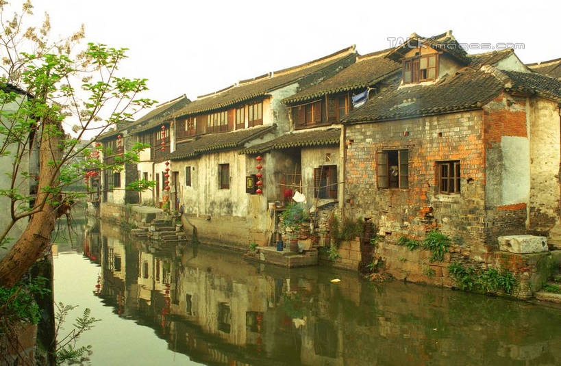 无人,家,横图,室外,白天,正面,旅游,度假,河流,美景,水,植物,窗户,门,中国,亚洲,许多,阴影,光线,影子,房屋,墙,屋子,河水,景观,水流,娱乐,浙江,民居,墙壁,墙面,住宅,树,树木,浙江省,蓝色,绿色,倒影,蓝天,天空,阳光,自然,门框,天,享受,休闲,景色,放松,水乡,生长,成长,自然风光,东亚,西塘,中华人民共和国,华东地区,浙,嘉善,嘉善县,彩图,房子,yzdzj1