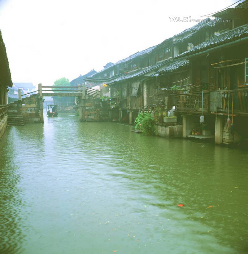 无人,家,竖图,室外,白天,正面,旅游,度假,河流,美景,水,植物,中国,亚洲,许多,阴影,光线,影子,房屋,屋子,河水,景观,水流,娱乐,浙江,民居,住宅,树,树木,浙江省,蓝色,绿色,倒影,蓝天,天空,阳光,自然,天,享受,休闲,景色,放松,水乡,生长,成长,自然风光,东亚,乌镇,中华人民共和国,华东地区,浙,嘉兴,嘉兴市,桐乡市,彩图,房子,yzdzj1