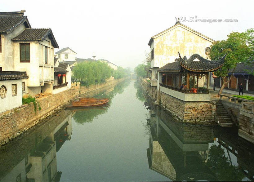 无人,家,横图,室外,白天,正面,旅游,度假,河流,美景,水,植物,船,中国,亚洲,一艘,许多,停靠,阴影,光线,影子,房屋,屋子,河水,景观,水流,木船,娱乐,江苏,苏州,民居,住宅,树,树木,蓝色,绿色,倒影,蓝天,天空,阳光,自然,交通工具,天,享受,休闲,景色,放松,水乡,生长,成长,舟,停泊,自然风光,东亚,江苏省,苏州市,中华人民共和国,华东地区,苏,木渎,木渎古镇,木渎镇,彩图,房子,yzdzj1