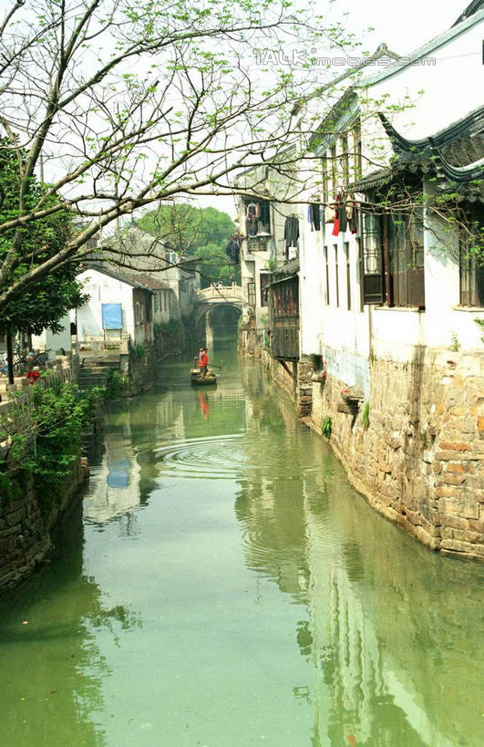 无人,家,竖图,室外,白天,正面,旅游,度假,河流,美景,水,植物,船,中国,亚洲,一艘,许多,阴影,光线,影子,房屋,屋子,河水,景观,水流,木船,娱乐,江苏,苏州,民居,住宅,树,树木,蓝色,绿色,倒影,蓝天,天空,阳光,自然,交通工具,天,行驶,享受,休闲,景色,放松,水乡,生长,成长,舟,自然风光,东亚,江苏省,苏州市,中华人民共和国,华东地区,苏,木渎,木渎古镇,木渎镇,彩图,房子,yzdzj1