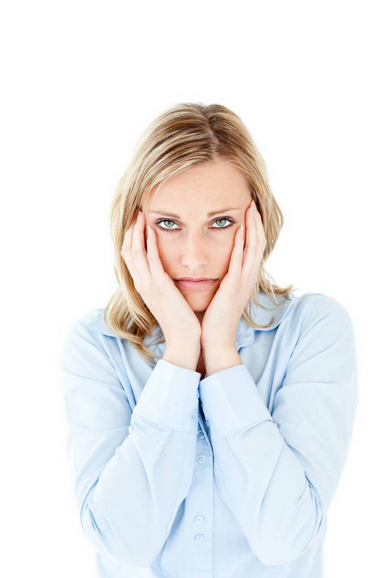 西方人,一个人,商务人士,商务女性,竖图,室内,白天,白色背景,正面,欧洲,欧洲人,仅一个年轻女性,仅一个女性,仅一个人,撑,套装,托腮,注视,观察,看,托,摄影,影棚,观看,察看,关注,托下巴,商务装,工薪阶层,双手托腮,年轻女性,女人,女性,白种人,白领,上班族,半身,彩图,影棚拍摄,拍摄