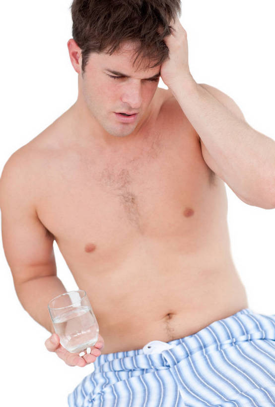 西方人,一个人,坐,闭眼,摸,竖图,室内,白天,白色背景,正面,水,床,卧室,杯子,欧洲,欧洲人,仅一个男性,仅一个人,抚摸,阴影,睡裤,反射,液体,影子,床单,饮用水,被子,裸露,玻璃制品,仅一个年轻男性,水杯,矿泉水,生病,单人床,被单,痛苦,裸,蒸馏水,男人,男性,年轻男性,白种人,玻璃杯,闭眼睛,闭着眼,闭着眼睛,触摸,接触,坐着,半身,彩图,睡房,卧房