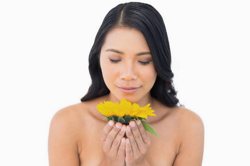 东方人,一个人,站,闭眼,笑,微笑,横图,室内,白天,白色背景,正面,爱情,幸福,太阳,向日葵,亚洲,仅一个年轻女性,仅一个女性,仅一个人,阴影,盛开,反射,影子,花蕾,黄种人,闻,裸露,花,花瓣,花朵,鲜花,黄色,花苞,花蕊,站着,摄影,影棚,嗅,裸,光辉,沉默,忠诚,勇敢,投缘,爱慕,高傲,朝阳花,葵花,望日莲,向阳花,转日莲,年轻女性,女人,女性,亚洲人,闭眼睛,闭着眼,闭着眼睛,站立,半身,彩图,影棚拍摄,拍摄