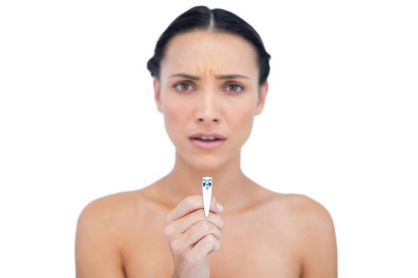 西方人,脸,头,脸颊,脖子,手,一个人,站,横图,室内,特写,白天,白色背景,正面,金属制品,欧洲,欧洲人,仅一个年轻女性,仅一个女性,仅一个人,握,金属,工具,钳子,拿,拿着,注视,裸露,肩膀,一个,观察,看,站着,皱眉,手部,美甲,握着,摄影,影棚,单个,观看,单手,察看,关注,裸,指甲钳,指甲刀,美甲工具,年轻女性,女人,女性,白种人,头部,脖,颈,颈部,脸部,脸蛋,面部,站立,半身,彩图,影棚拍摄,拍摄