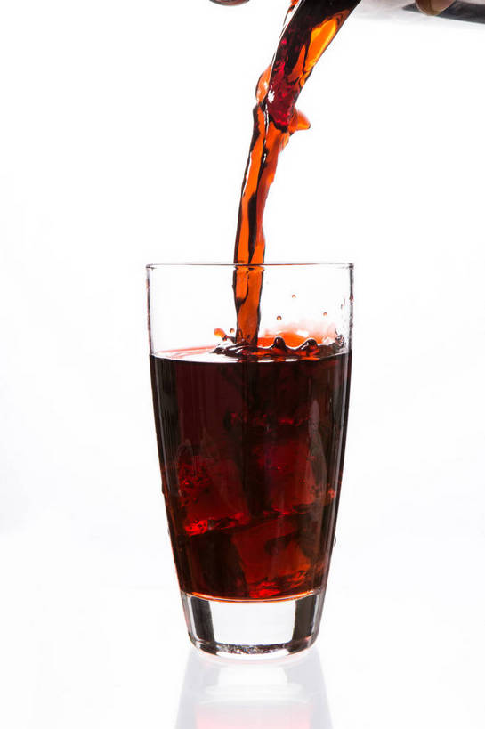 无人,竖图,室内,特写,白天,白色背景,正面,杯子,饮品,玻璃制品,饮料,一个,水杯,摄影,影棚,单个,苏打水,可口,下降,降落,降低,下跌,下落,适口,玻璃杯,彩图,影棚拍摄,拍摄