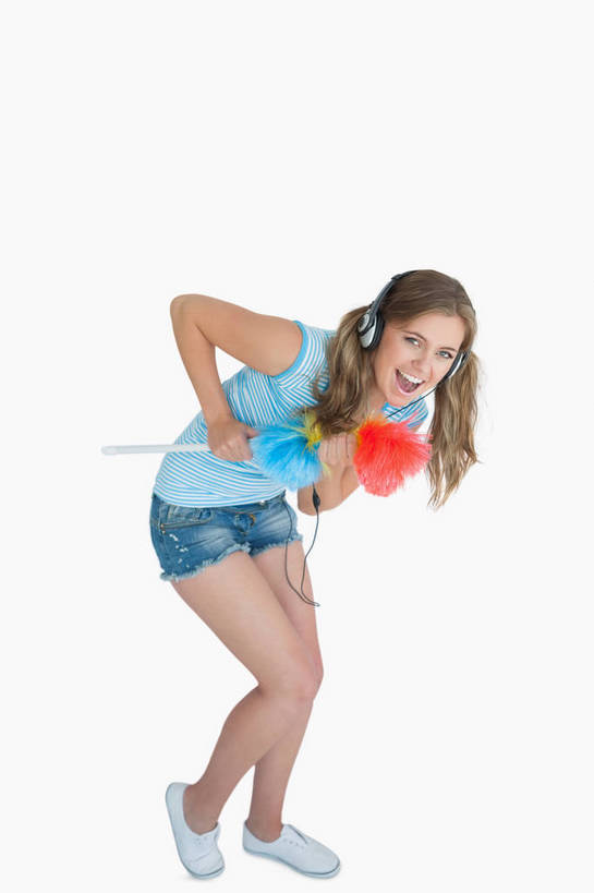 西方人,一个人,站,竖图,室内,白天,白色背景,侧面,欧洲,欧洲人,仅一个年轻女性,仅一个女性,仅一个人,弯腰,握,服装,裤子,工具,拿,拿着,注视,牛仔裤,休闲装,一个,衣服,观察,看,清洁,站着,休闲,休闲服,握着,唱歌,摄影,服饰,影棚,单个,观看,鸡毛掸子,察看,卫生,除尘,关注,保洁,演唱,歌唱,鸡毛掸,弯身,年轻女性,女人,女性,白种人,牛仔短裤,站立,彩图,全身,影棚拍摄,拍摄