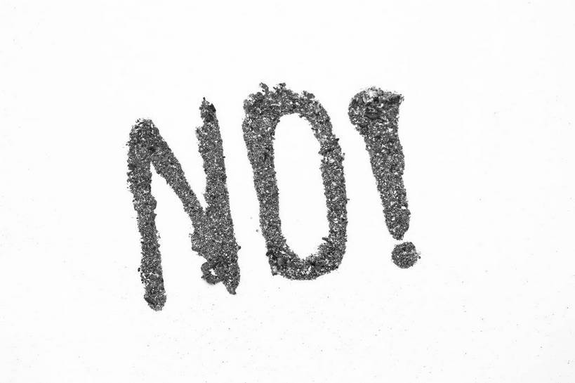 无人,横图,俯视,室内,特写,白天,白色背景,静物,香烟,许多,英文,标志,文字,字符,字母,很多,标识,排列,灰色,烟,摄影,影棚,英文字母,感叹号,尼古丁,摆列,卷烟,烟草,纸烟,彩图,高角度拍摄,影棚拍摄,拍摄,布列,分列,烟灰