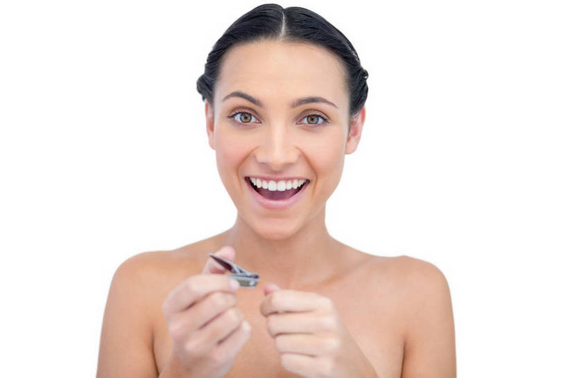 西方人,脸,头,脸颊,脖子,手,一个人,站,笑,微笑,露齿笑,横图,室内,特写,白天,白色背景,正面,金属制品,欧洲,欧洲人,双手,仅一个年轻女性,仅一个女性,仅一个人,握,金属,工具,钳子,拿,拿着,注视,裸露,肩膀,观察,看,站着,手部,美甲,握着,摄影,影棚,观看,察看,关注,裸,指甲钳,指甲刀,美甲工具,年轻女性,女人,女性,白种人,头部,脖,颈,颈部,脸部,脸蛋,面部,站立,半身,彩图,影棚拍摄,拍摄