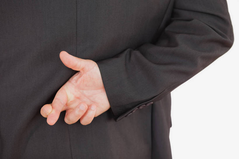 西方人,手,中指,商务人士,商务男性,站,交叉,横图,室内,特写,白天,白色背景,衬衫,欧洲,欧洲人,阴影,套装,曲折,反射,影子,背面,祈祷,手势,站着,手部,摄影,影棚,期待,单手,虚假,誓言,食指,亲近,商务装,工薪阶层,祝愿,背手,期盼,邪恶,结束,终结,完成,赌咒,撒谎,欺骗,谎言,隐瞒,相交,交集,幸运,白种人,白领,上班族,站立,半身,彩图,影棚拍摄,衬衣,拍摄