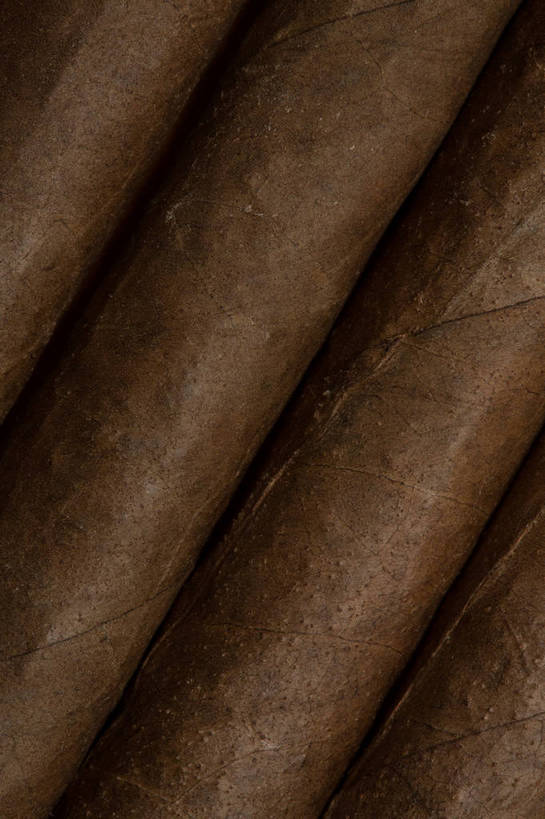 无人,竖图,室内,特写,白天,正面,静物,香烟,一排,阴影,丰富,整齐,反射,影子,褐色,排列,四个,享受,雪茄,烟,成熟,队列,谦让,随和,淡定,从容,烟草,彩图