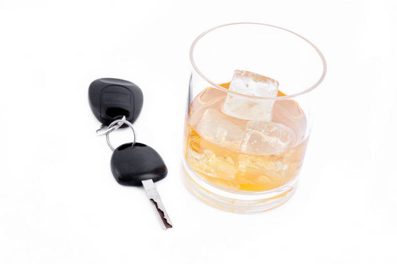 无人,横图,俯视,室内,特写,白天,白色背景,安全,鸟,啄木鸟,杯子,阴影,反射,鸟类,影子,冰,冰块,防护,钥匙,冷冻,玻璃制品,水杯,寒冷,摄影,影棚,冷藏,保护,冰冷,开启,封闭,保险,私密,车钥匙,保全,周全,安稳,安定,防盗,保鲜,威氏吸汁啄木鸟,汽车钥匙,平安,玻璃杯,森林医生,彩图,高角度拍摄,影棚拍摄,拍摄,益鸟