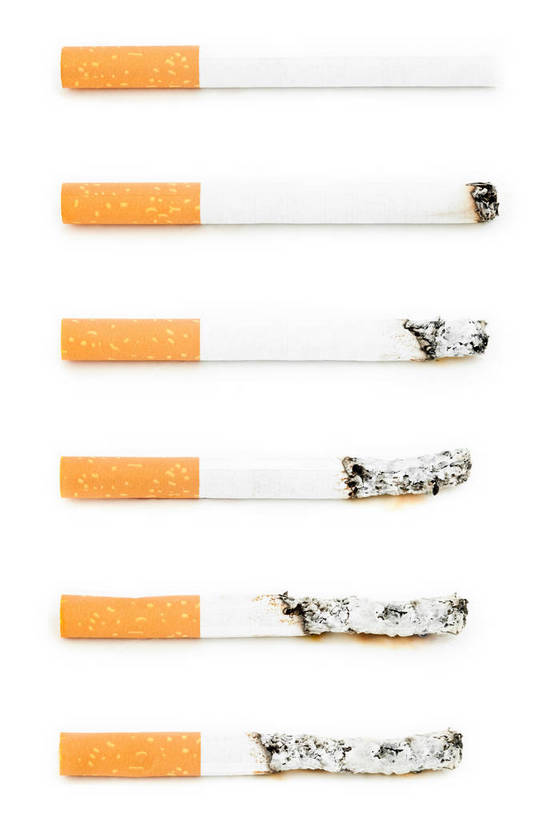 无人,竖图,俯视,室内,特写,白天,白色背景,静物,香烟,一排,许多,整齐,过程,很多,排列,烟,摄影,影棚,成长,队列,发展,历程,卷烟,烟草,纸烟,彩图,高角度拍摄,影棚拍摄,拍摄