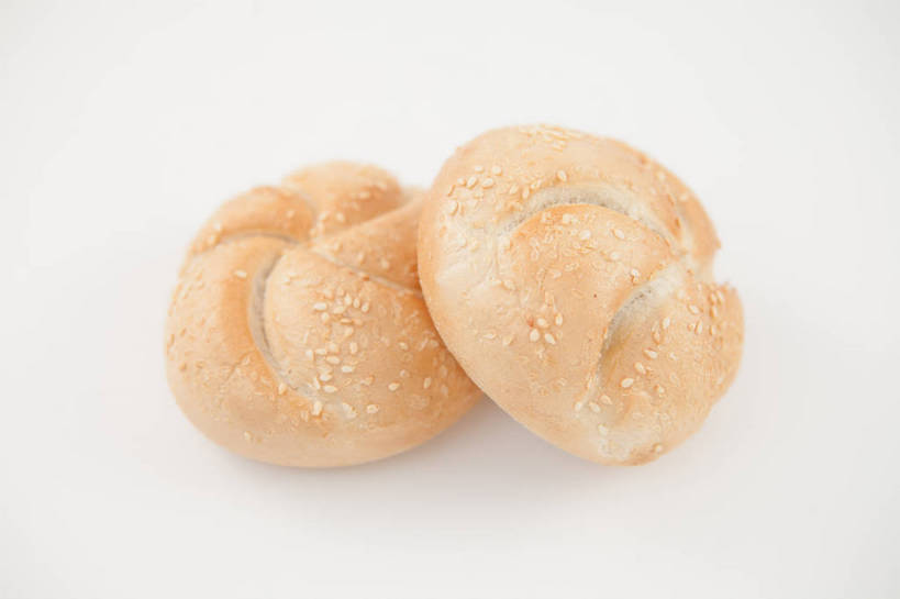 点心,面包,无人,横图,俯视,室内,特写,白天,白色背景,芝麻,食品,面点,食物,糕点,两个,摄影,影棚,小圆面包,脂麻,胡麻,白麻,巨胜子,油麻,彩图,高角度拍摄,影棚拍摄,拍摄