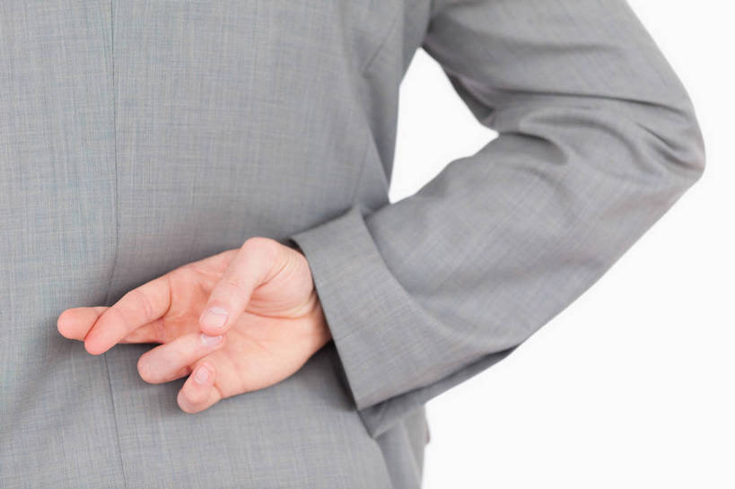 西方人,手,中指,商务人士,商务男性,交叉,横图,室内,特写,白天,白色背景,衬衫,欧洲,欧洲人,阴影,套装,曲折,反射,影子,领带,背面,祈祷,手势,手部,摄影,影棚,期待,单手,虚假,誓言,象征,庄重,食指,亲近,商务装,身份,工薪阶层,祝愿,背手,期盼,邪恶,结束,终结,完成,赌咒,撒谎,欺骗,谎言,隐瞒,相交,交集,正式,地位,幸运,白种人,白领,上班族,半身,彩图,影棚拍摄,衬衣,拍摄