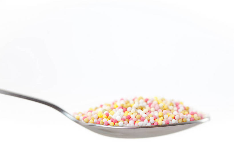 无人,横图,室内,特写,白天,白色背景,正面,一堆,许多,阴影,堆叠,堆积,反射,影子,勺子,食品,糖,糖果,甜点,甜品,很多,食物,一个,调羹,汤匙,甜食,摄影,影棚,单个,堆,水晶糖,彩图,影棚拍摄,拍摄