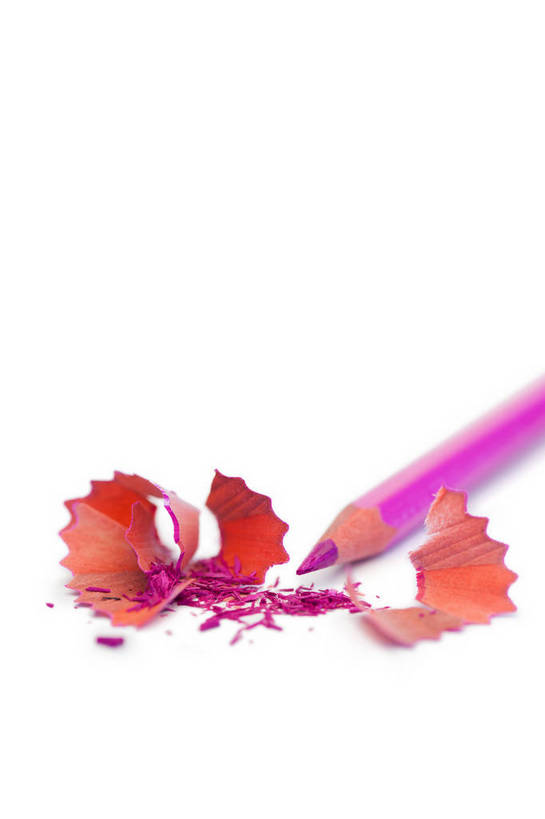 无人,竖图,室内,特写,白天,白色背景,正面,静物,阴影,反射,木制,笔,木屑,影子,办公用品,文具,粉色,木制品,铅笔,学习用品,摄影,影棚,文具用品,一支,笔屑,碎屑,铅笔屑,彩图,影棚拍摄,拍摄,彩色铅笔