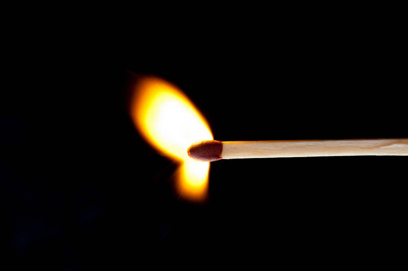 无人,室内,特写,白天,正面,热情,静物,火,黑色背景,火柴,火焰,燃烧,摄影,影棚,洋火,火柴梗,取火工具,彩图,影棚拍摄,拍摄