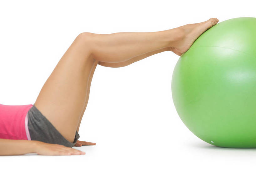 西方人,一个人,躺,横图,室内,白天,白色背景,侧面,锻炼,运动,欧洲,欧洲人,仅一个年轻女性,仅一个女性,仅一个人,服装,休闲装,光脚,一个,衣服,绿色,休闲,赤脚,休闲服,健身球,养生,摄影,服饰,影棚,单个,瑜伽球,普拉提,卧着,体育,年轻女性,女人,女性,白种人,躺着,卧,半身,彩图,影棚拍摄,健身,拍摄,彼拉提斯,普拉提斯