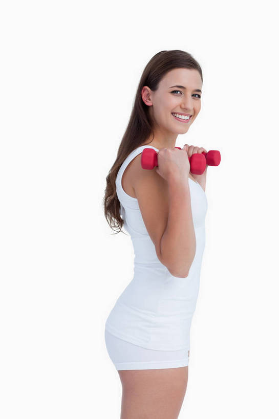 西方人,一个人,站,举,笑,微笑,露齿笑,竖图,室内,白天,白色背景,侧面,哑铃,欧洲,欧洲人,仅一个年轻女性,仅一个女性,仅一个人,阴影,服装,裤子,反射,影子,扭头,注视,运动器械,两个,衣服,红色,白色,观察,看,托,站着,转头,健身器械,摄影,服饰,影棚,观看,察看,紧身衣,衣着,穿着,关注,紧身裤,健身器材,衣饰,年轻女性,女人,女性,白种人,举起,举手,举着,向上举,向上伸,向上托,站立,半身,彩图,影棚拍摄,拍摄,运动器材