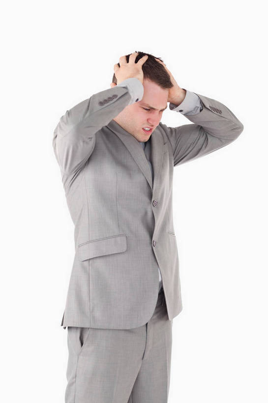 西方人,一个人,商务人士,商务男性,竖图,室内,白天,白色背景,侧面,衬衫,西装,失败,欧洲,欧洲人,仅一个男性,仅一个人,抱头,套装,正装,沮丧,生气,领带,职业装,仅一个年轻男性,难受,疲倦,无奈,愤怒,摄影,影棚,失望,恼怒,悲伤,双手抱头,疲劳,愤慨,伤心,难过,怒气,疲惫,气愤,象征,庄重,发怒,怒火,失落,商务装,身份,情绪,困乏,脾气,工薪阶层,颓废,忿怒,怨恨,强烈,疲乏,挫败,受挫,落败,落空,错过,失足,失意,失策,失算,颓丧,衰颓,悲哀,懊丧,颓靡,气馁,丧气,正式,地位,委顿,疲困,疲顿,疲钝,倦怠,怠倦,捧首,捧头,气忿,愤恨,肝火,激动,败北,挫折,失利,男人,男性,年轻男性,白种人,白领,上班族,半身,彩图,影棚拍摄,衬衣,拍摄