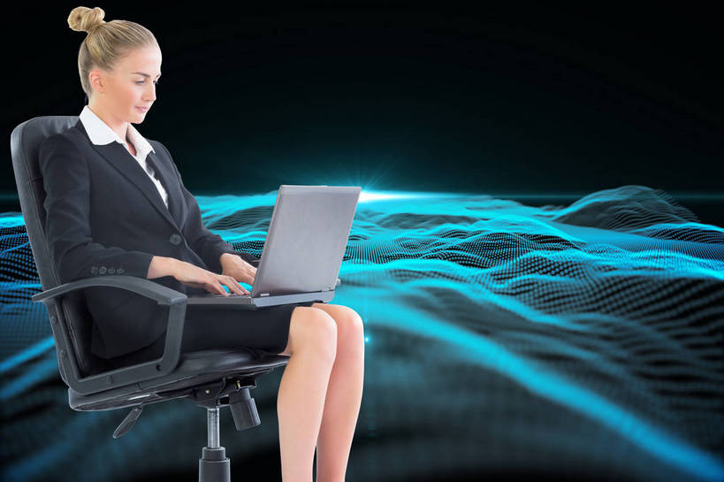 西方人,一个人,无人,商务人士,商务女性,坐,捧,笑,微笑,横图,室内,白天,正面,电脑,笔记本电脑,数码,科技,椅子,欧洲,欧洲人,仅一个年轻女性,仅一个女性,仅一个人,敲打,阴影,黑色背景,套装,曲折,弯曲,光线,网络,线条,高光,几何,计算机图形,合成,注视,输入,通讯设备,座椅,蓝色,打字,观察,看,蜿蜒,观看,点击,敲击,电脑合成图,数码合成图,察看,无线,合成图,关注,通信设备,商务装,无线网络,无线上网,便携式电脑,工薪阶层,写实,具体,具象,升降椅,按键,手提电脑,年轻女性,女人,女性,白种人,白领,上班族,端,端着,捧着,手捧,坐着,半身,彩图