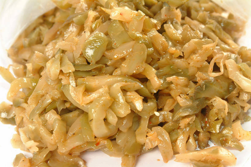 无人,横图,俯视,室内,特写,白天,白色背景,餐桌,桌子,一堆,许多,阴影,堆叠,堆积,反射,影子,腌菜,很多,腌制,摄影,影棚,餐台,堆,摄影棚,榨菜,腌渍,彩图,高角度拍摄,影棚拍摄,拍摄,清脆,爽口,shjb1