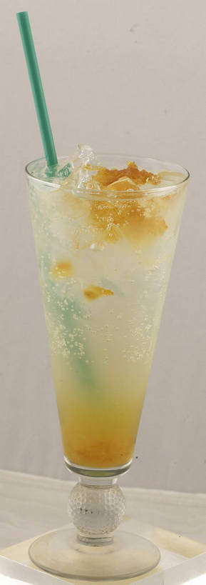 无人,竖图,室内,特写,白天,正面,餐桌,桌子,杯子,一堆,一根,阴影,堆叠,堆积,灰色背景,反射,影子,塑料,冰,汽水,冰块,饮品,一杯,冷冻,玻璃制品,饮料,一个,绿色,水杯,塑料制品,吸管,碳酸饮料,雪碧,寒冷,摄影,影棚,冷藏,单个,餐台,堆,冰冷,空心,可口,摄影棚,饮管,保鲜,适口,玻璃杯,彩图,影棚拍摄,拍摄,荷兰水,圆柱状,shjb1