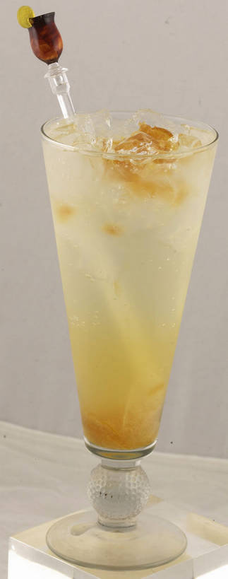 无人,竖图,室内,特写,白天,正面,餐桌,桌子,杯子,一堆,一根,阴影,堆叠,堆积,灰色背景,反射,影子,塑料,冰,汽水,冰块,饮品,一杯,冷冻,玻璃制品,饮料,一个,水杯,塑料制品,吸管,碳酸饮料,雪碧,寒冷,摄影,影棚,冷藏,单个,餐台,堆,冰冷,空心,可口,摄影棚,饮管,保鲜,适口,玻璃杯,彩图,影棚拍摄,拍摄,荷兰水,圆柱状,shjb1