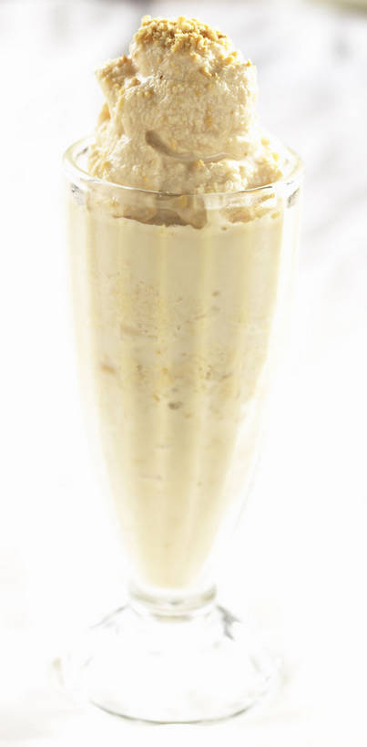 无人,竖图,室内,特写,白天,正面,植物,餐桌,桌子,豆,花生,杯子,一堆,阴影,堆叠,堆积,反射,影子,冰,豆类,豆子,坚果,冰沙,一杯,清凉,冷冻,玻璃制品,一个,水杯,冷饮,舒服,寒冷,长生果,冷藏,单个,餐台,堆,解暑,解渴,花生仁,豆科,舒爽,落花生,落生,消暑,保鲜,玻璃杯,花生米,花生豆,彩图,沐昔,思沐昔,shjb1