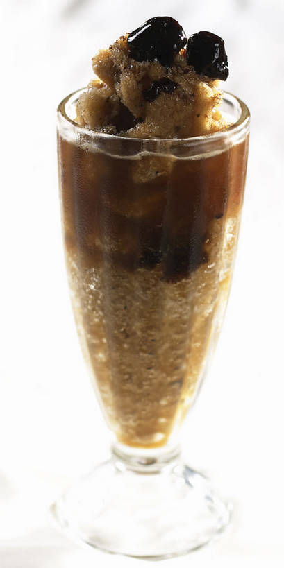 无人,竖图,室内,特写,白天,白色背景,正面,餐桌,桌子,杯子,一堆,阴影,堆叠,堆积,反射,影子,冰,褐色,冰沙,一杯,清凉,冷冻,酸梅,玻璃制品,一个,水杯,冷饮,舒服,寒冷,摄影,影棚,冷藏,单个,餐台,堆,解暑,解渴,摄影棚,乌梅,梅子,舒爽,消暑,保鲜,果梅,玻璃杯,彩图,影棚拍摄,拍摄,沐昔,思沐昔,乌梅冰沙,桔梅肉,熏梅,shjb1