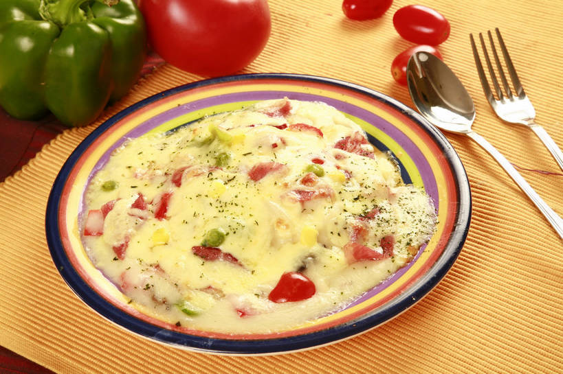 奶酪,无人,横图,俯视,室内,特写,白天,烹饪,西餐,餐桌,桌子,蔬菜,西红柿,小番茄,餐具,金属制品,新鲜,金属,布料,叉子,勺子,青椒,白米,调味,谷类,谷物,香料,佐料,干酪,起司,料理,食品,米,芝士,两把,营养,布纹,大米,菜肴,美食,桌布,食物,红色,绿色,餐巾,调羹,台布,汤匙,乳酪,西式,佳肴,有机食品,绿色食品,餐台,配料,乳制品,发酵,焗饭,餐叉,大椒,菜椒,作料,小西红柿,樱桃小番茄,珍珠小番茄,进餐用具,樱桃番茄,洋柿子,甜椒,柿子椒,圣女果,柑仔蜜,番茄,灯笼椒,臭柿,餐桌布,彩图,高角度拍摄,六月柿,喜报三元,shjb1