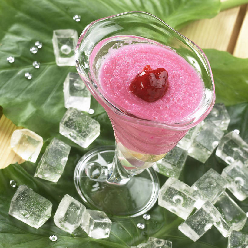 点心,无人,方图,俯视,室内,特写,白天,餐桌,桌子,杯子,叶子,许多,木制,冰,冰块,甜点,甜品,绿叶,很多,一杯,清凉,冷冻,玻璃制品,一个,粉色,木制品,水杯,果酱,甜食,冷饮,舒服,嫩叶,寒冷,刨冰,冷藏,单个,餐台,沙冰,解暑,冰冷,解渴,舒爽,消暑,保鲜,果子酱,叶,叶片,玻璃杯,彩图,高角度拍摄,粉圆,珍珠粉圆,shjb1