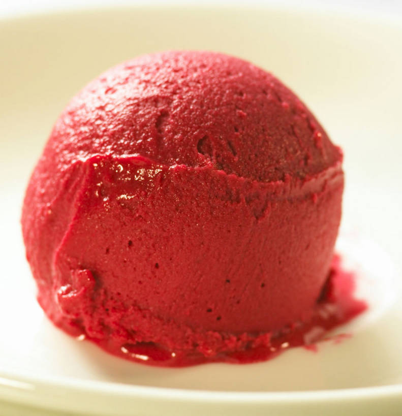 无人,竖图,俯视,室内,特写,白天,白色背景,餐具,碟子,盘,陶瓷,冰激凌,陶瓷制品,清凉,一个,红色,盘子,碟,冷饮,舒服,冰淇淋,草莓冰激凌,摄影,影棚,单个,解暑,解渴,摄影棚,雪糕,舒爽,冰糕,消暑,彩图,高角度拍摄,影棚拍摄,拍摄,shjb1