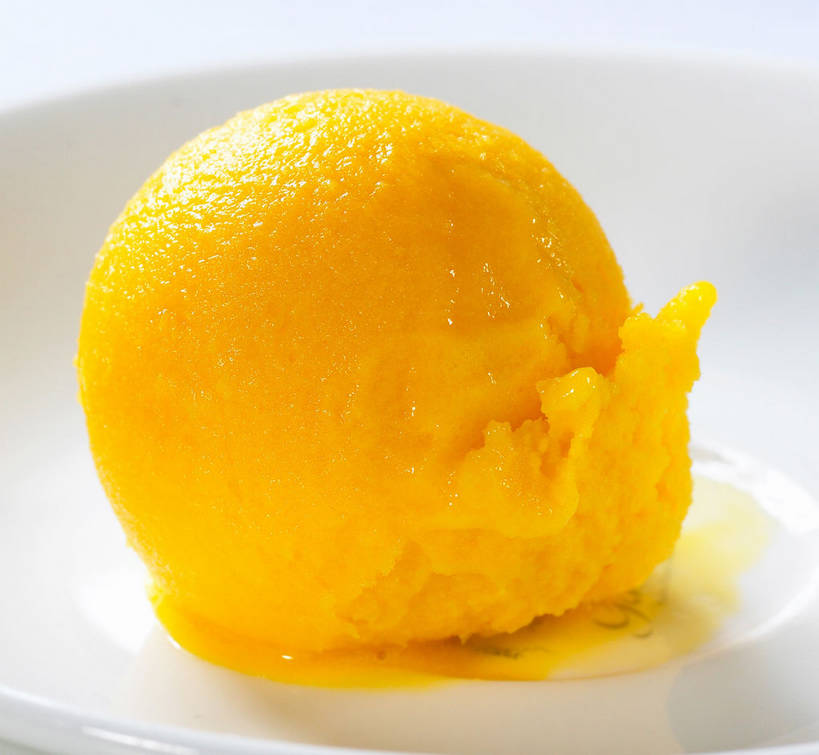 无人,横图,俯视,室内,特写,白天,白色背景,餐桌,桌子,餐具,阴影,反射,碟子,盘,影子,陶瓷,冰激凌,陶瓷制品,清凉,一个,白色,盘子,碟,冷饮,舒服,橙色,冰淇淋,摄影,影棚,单个,餐台,解暑,解渴,摄影棚,雪糕,舒爽,冰糕,消暑,彩图,高角度拍摄,影棚拍摄,拍摄,芒果冰淇淋,shjb1