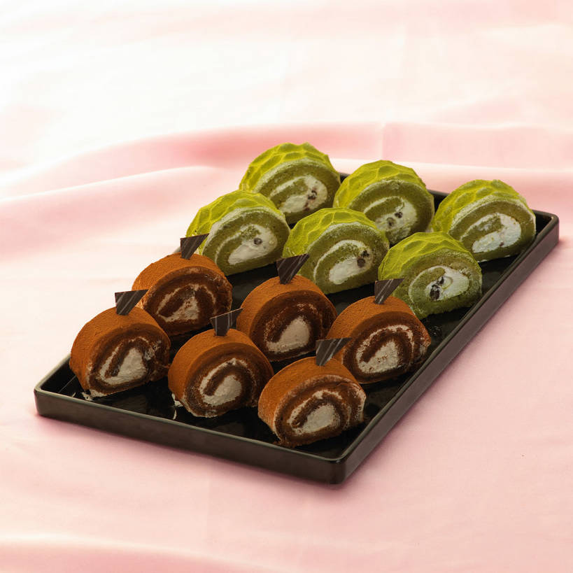 点心,无人,方图,俯视,室内,特写,白天,烹饪,下午茶,餐桌,桌子,厨具,一排,许多,整齐,并列,并排,布料,粉末,烤盘,盘,食品,果实,种子,很多,布纹,巧克力蛋糕,可可,桌布,食物,糕点,排列,一个,粉色,盘子,餐巾,台布,奶油,巧克力,粉,单个,餐台,朱古力,抹茶蛋糕,可可粉,乳制品,队列,平行,烹饪用具,可可豆,粉状,粉剂,激凌,克林姆,淇淋,可可子,烹调用具,餐桌布,烹调,彩图,高角度拍摄,蛋糕,shjb1