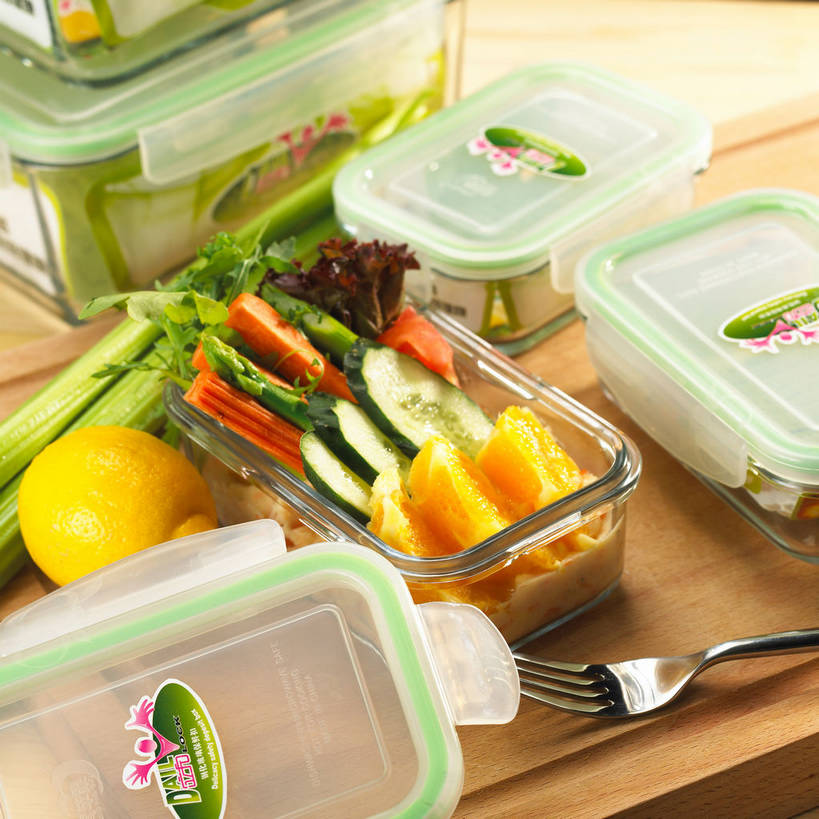 无人,方图,俯视,室内,特写,白天,烹饪,西餐,餐桌,桌子,柠檬,黄瓜,辣椒,芹菜,蔬菜,餐具,水果,叶子,玻璃,一把,一堆,许多,堆叠,堆积,新鲜,叉子,生菜,莴苣,调料,酱料,酱汁,生食,佐料,沙拉,料理,食品,果实,绿叶,调味品,很多,调味料,色拉,蔬果,酱,沙拉酱,沙律,菜肴,美食,玻璃制品,盒子,食物,黄色,红色,保鲜盒,容器,嫩叶,西式,佳肴,有机食品,绿色食品,餐台,色拉酱,储藏,堆,苦苣,储存,彩椒,餐叉,辣角,红海椒,大椒,辣虎,广椒,春菜,鹅仔菜,莴仔菜,千金菜,叶用莴苣,叶,叶片,进餐用具,益母果,柠果,药芹,甜椒,水芹,柿子椒,青瓜,辣子,胡瓜,旱芹,海椒,番椒,灯笼椒,彩图,高角度拍摄,蔬果沙拉,红珊瑚生菜,贮存,德力立扣保鲜盒,shjb1