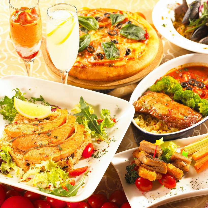 海鲜,面食,米饭,三文鱼,奶酪,通心粉,无人,方图,俯视,室内,特写,白天,西餐,植物,餐桌,桌子,鲑鱼,橄榄,柠檬,蔬菜,西红柿,小番茄,杯子,餐具,水果,一堆,许多,堆叠,堆积,新鲜,鱼,碟子,盘,陶瓷,西兰花,炒饭,调料,鸡肉,酱料,酱汁,面,茄汁,肉,生食,通心面,香料,鱼肉,佐料,干酪,起司,料理,食品,披萨,匹萨,果实,草药,陶瓷制品,饮品,饭,调味品,芝士,很多,两杯,营养,调味料,蔬果,番茄酱,鸡腿,水产,酱,肉类,鱼类,中药,海洋生物,玻璃制品,食物,饮料,两个,盘子,容器,水杯,碟,碗,香草,乳酪,西式,有机食品,绿色食品,餐台,储藏,堆,罗勒,五谷,乳制品,比萨,鸡腿肉,储存,可口,水生动物,海产品,紫苏,药材,中草药,水生物,发酵,肉食,海底动物,垃圾食品,意大利薄饼,九层塔,圣约瑟夫草,甜罗勒,兰香,中药材,本草,鲑,适口,甘蓝花,小西红柿,樱桃小番茄,珍珠小番茄,玻璃杯,益母果,青果,柠果,白榄,樱桃番茄,圣女果,番茄,彩图,高角度拍摄,绿菜花,绿花菜,青花菜,蔬菜皇冠,贮存,乳酪番茄披萨,三文鱼炒饭,shjb1