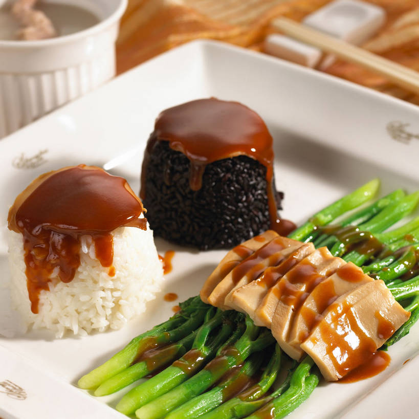 米饭,无人,方图,俯视,室内,特写,白天,烹饪,中餐,餐桌,筷子,桌子,蔬菜,餐具,一堆,一双,许多,堆叠,堆积,新鲜,碟子,盘,陶瓷,白米,调料,谷类,谷物,酱料,酱汁,汤,佐料,料理,食品,糯米,筷架,陶瓷制品,饭,米,调味品,很多,调味料,筷枕,文化,传统,大米,酱,芥蓝,菜肴,美食,食物,白色,盘子,容器,碟,碗,中式,佳肴,有机食品,绿色食品,餐台,中华料理,储藏,堆,礼节,筷子架,五谷,豆制品,储存,礼仪,江米,绿叶甘蓝,补血,益气,进餐用具,彩图,高角度拍摄,白花芥蓝,佛光菜,格蓝菜,隔暝仔菜,卷叶菜,贮存,素鲍鱼,接骨糯,紫米,紫糯米,shjb1